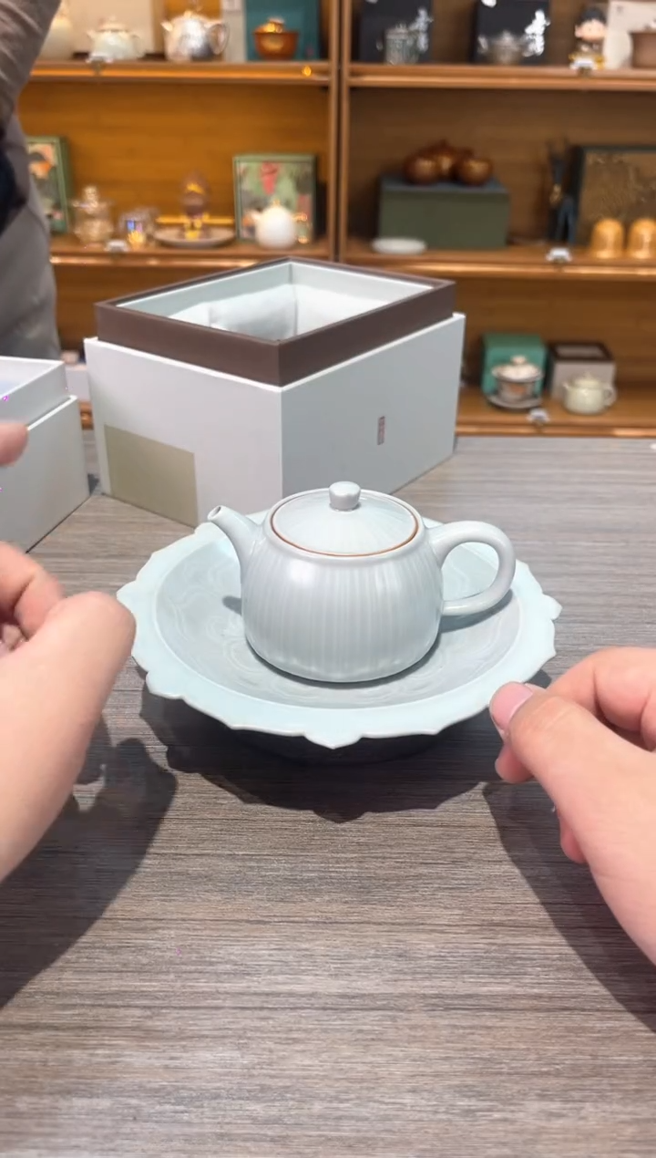 【闪购商品】云门壶承加云门竖纹壶