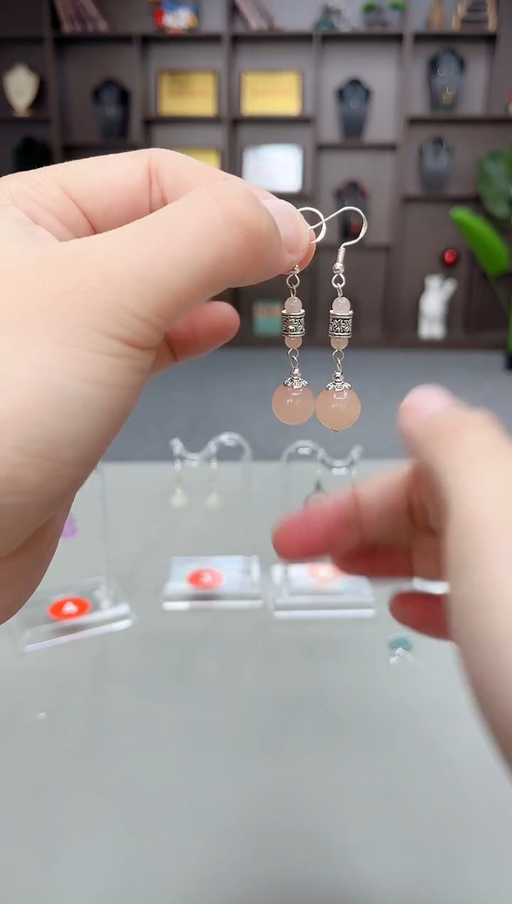 未镶嵌石英质玉（天山翠）耳饰338000