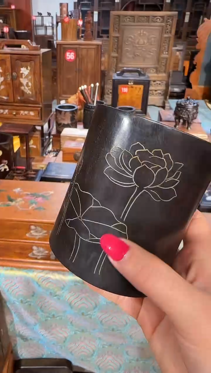 【闪购商品】木木艺紫檀银丝荷花笔筒358.8888