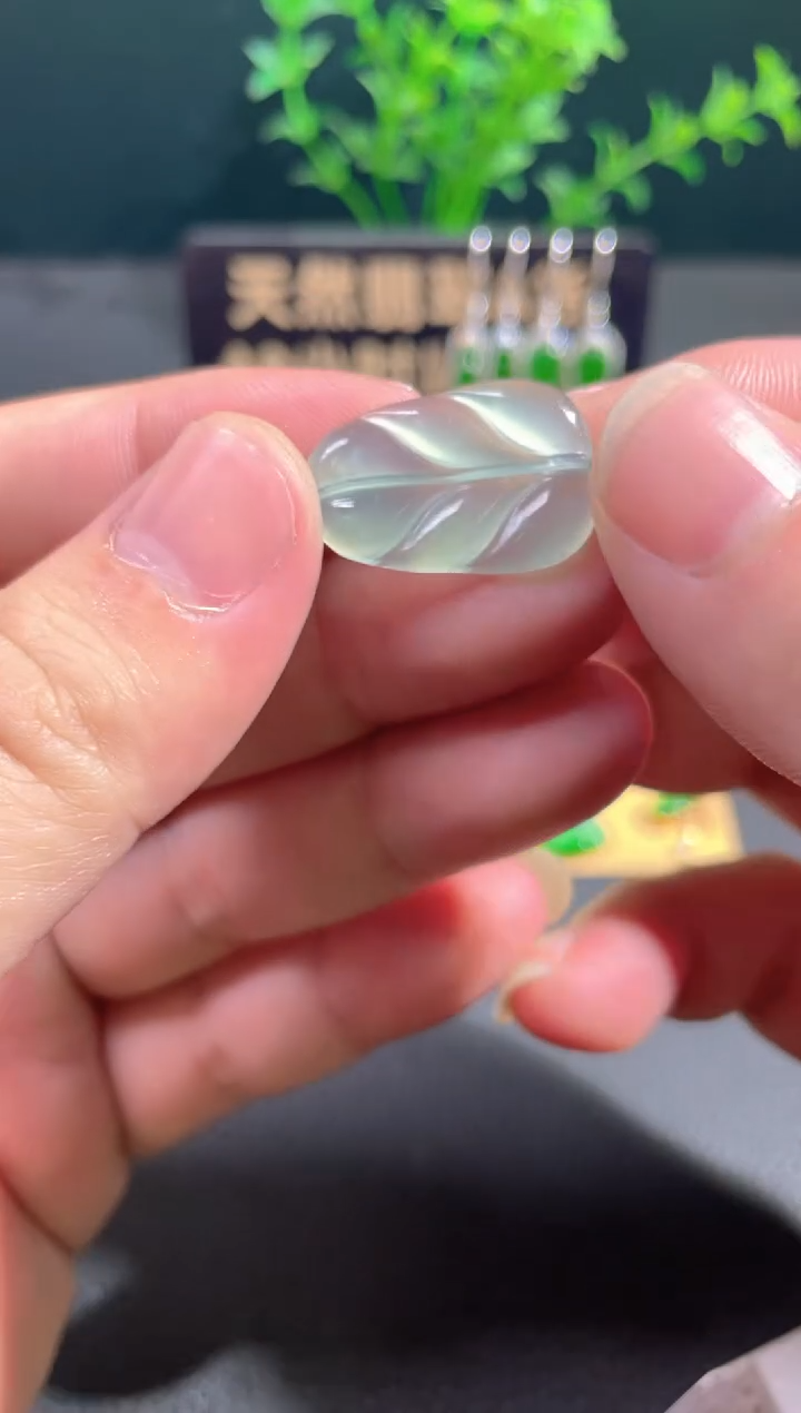 【闪购商品】翡翠颈饰18K金镶嵌翡翠