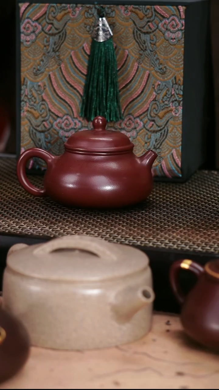 茶壶紫砂纯料龙血砂精工容天140cc