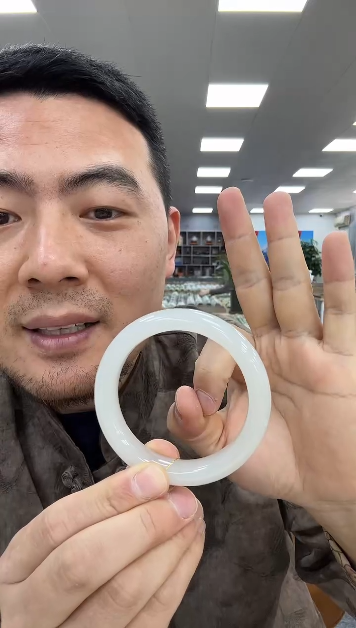 【闪购商品】和田玉手镯未镶嵌58  118