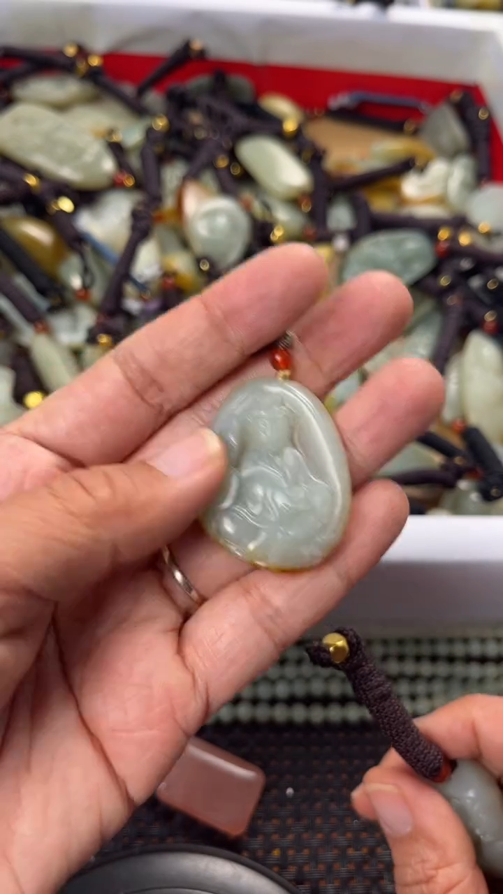 【闪购商品】和田玉颈饰未镶嵌多样性发货没有证书拍一发一有瑕