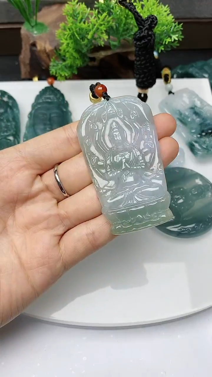 【闪购商品】翡翠颈饰未镶嵌        