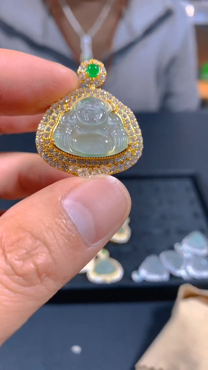 吊坠(赠链)未镶嵌翡翠《多样性发一》