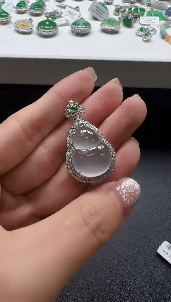 颈饰18K金镶嵌翡翠KLF1102-022