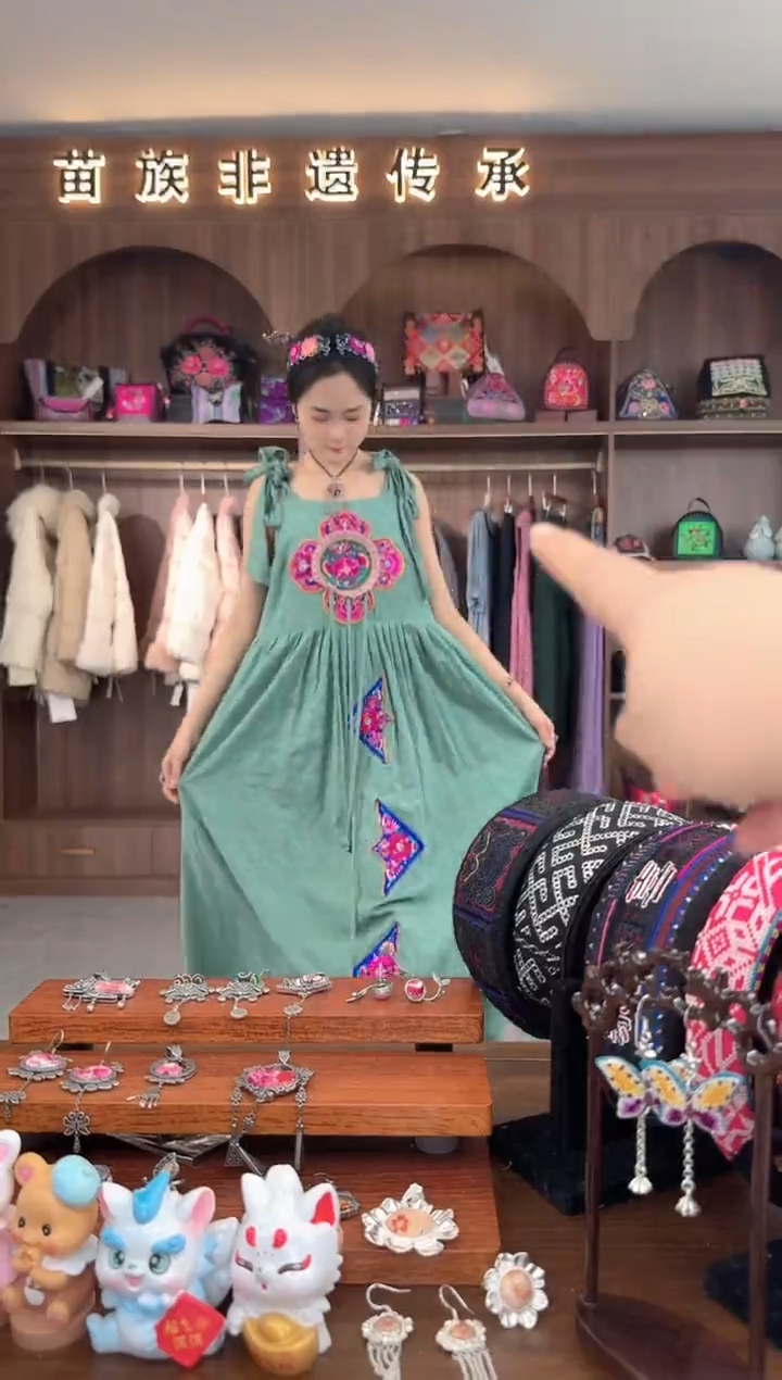 【闪购商品】织绣扶光苗绣传承L17