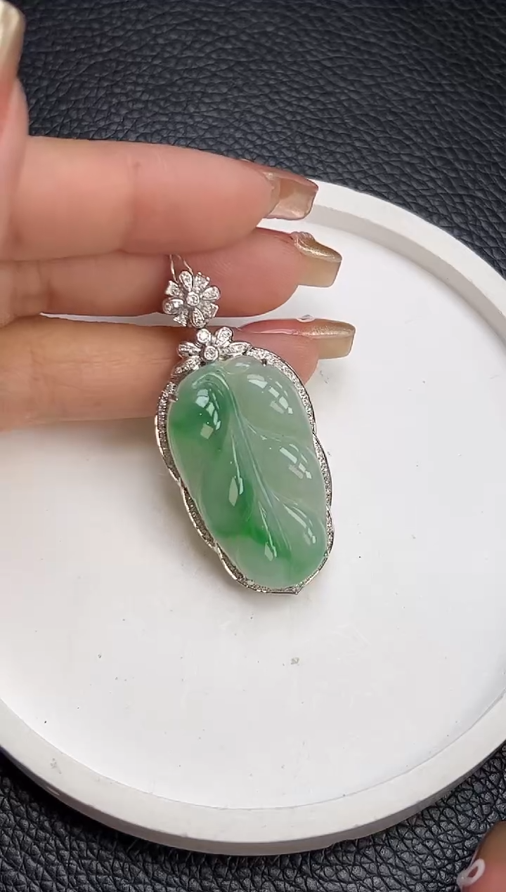 【闪购商品】翡翠颈饰18K金镶嵌YM662-1 叶子