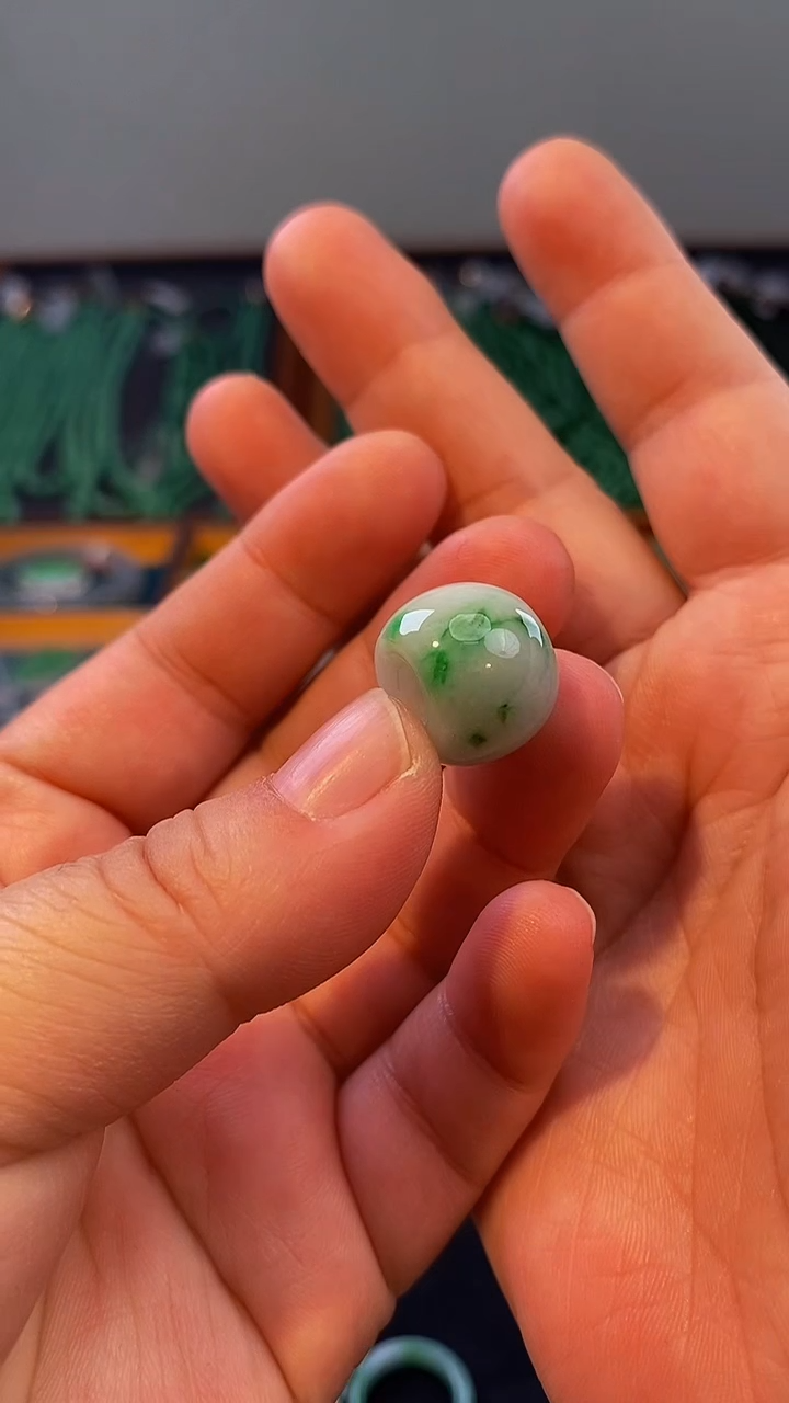 【闪购商品】翡翠颈饰未镶嵌路路通