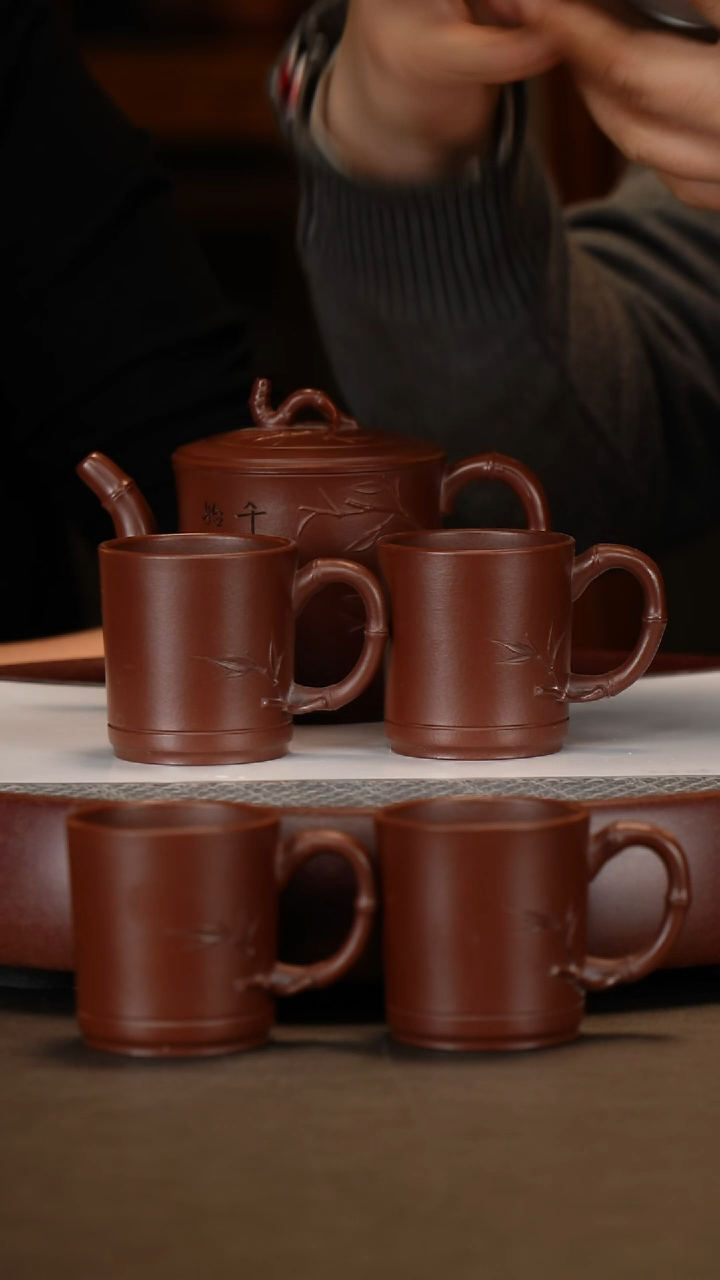 【闪购商品】紫砂茶壶朱泥逸竹套组+八骏图300c