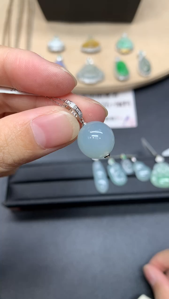 翡翠18K金镶嵌吊坠(不含链)珠子【多样性发其一】