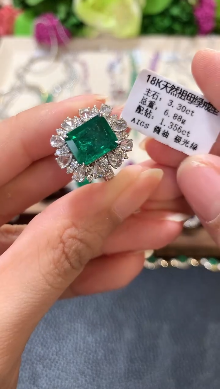 18K金镶嵌戒指祖母绿m134  