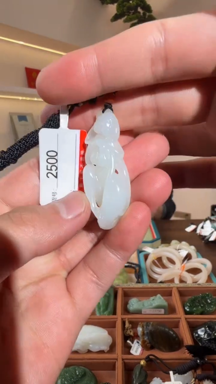 颈饰未镶嵌和田玉1