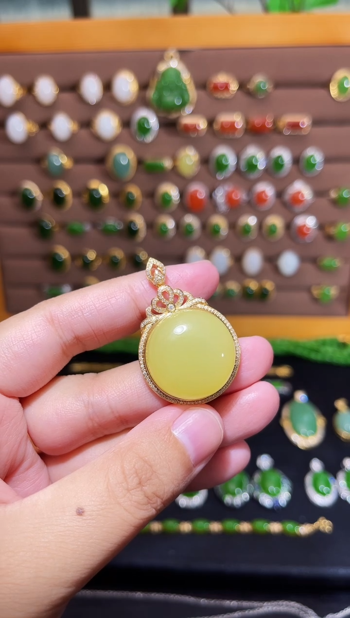 【闪购商品】和田玉吊坠18K金镶嵌黄口厚金镶嵌吊坠