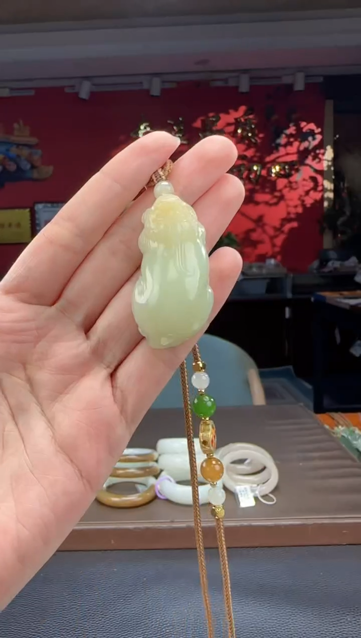 颈饰未镶嵌和田玉黄口带糖貔貅
