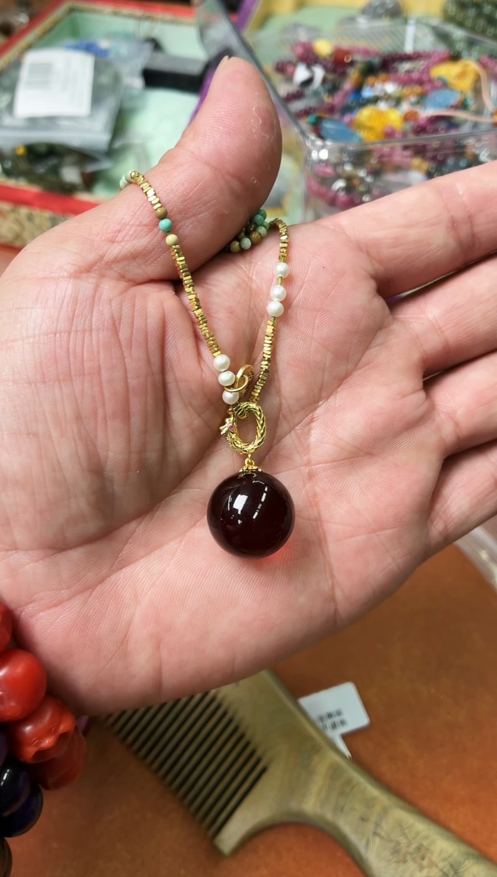 血珀吊坠(赠链)银S925镶嵌B64