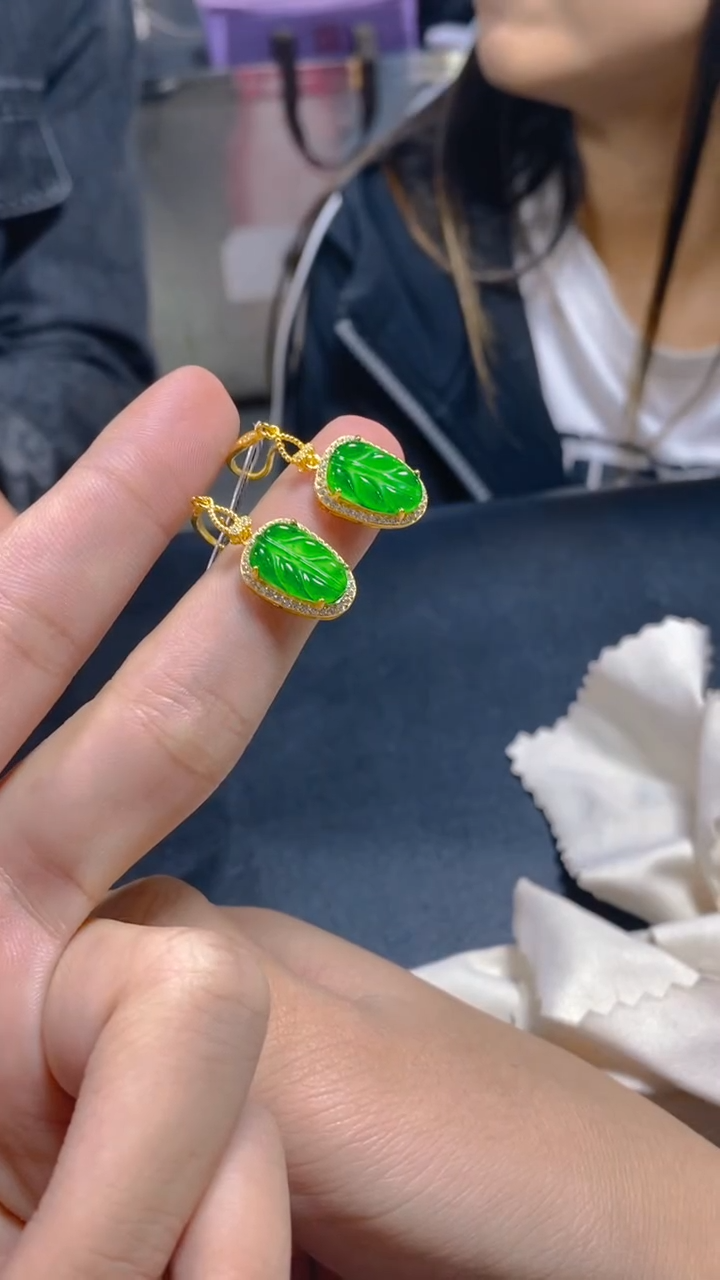【闪购商品】翡翠吊坠(赠链)未镶嵌0347097301多样性发一