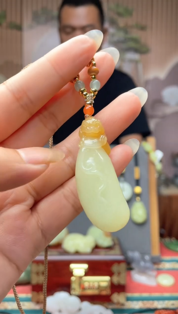 和田玉未镶嵌颈饰拍一发一