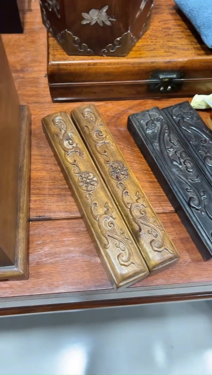 黄花梨小号镇尺11111