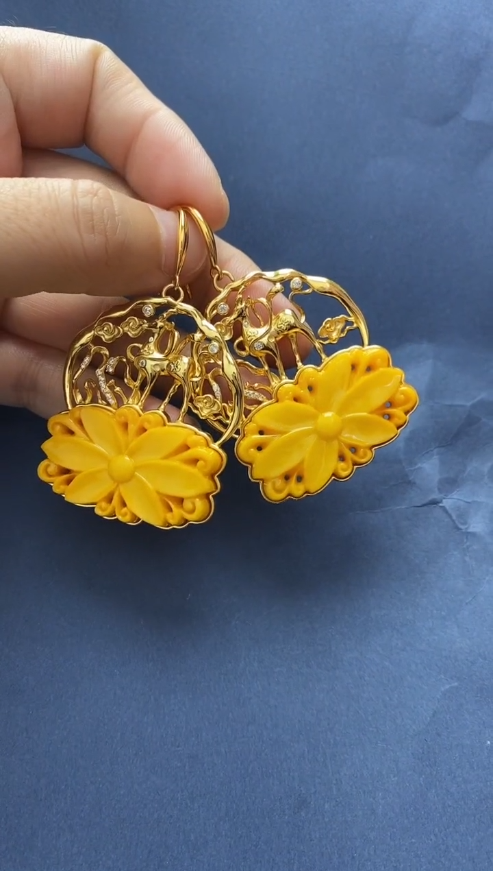 裸石琥珀未镶嵌耳坠