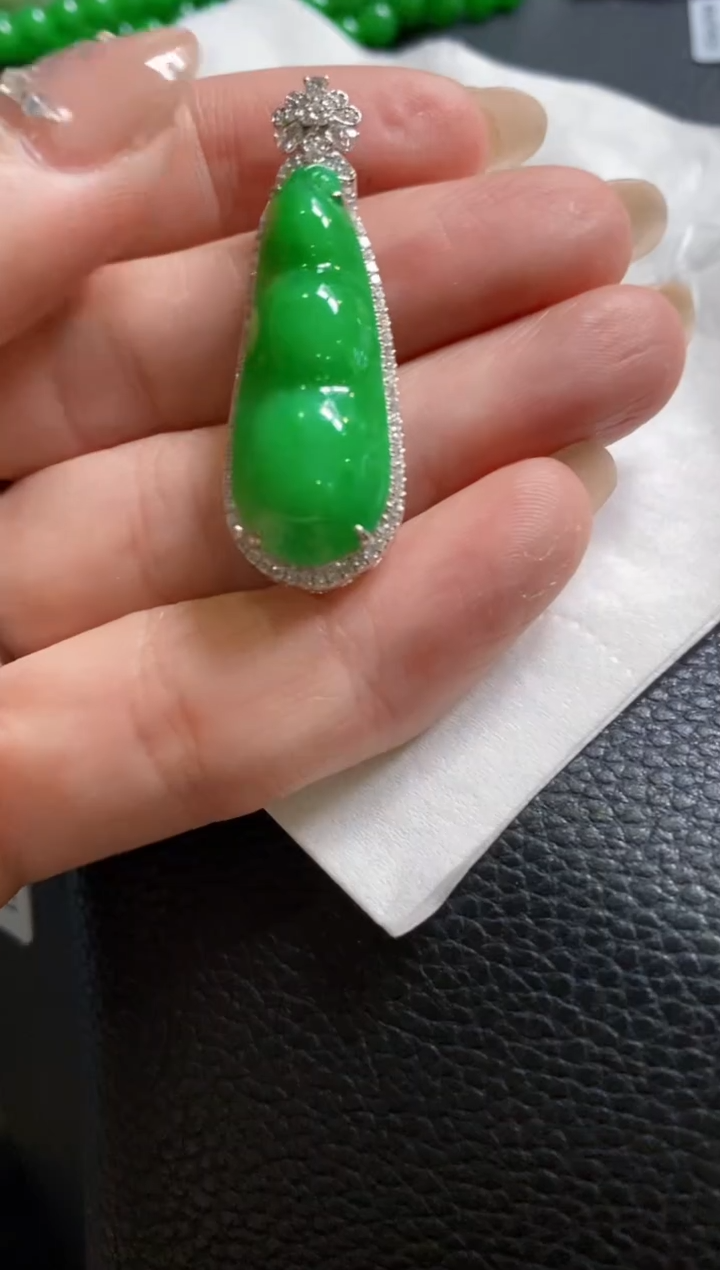 【闪购商品】定制翡翠18K金镶嵌豆