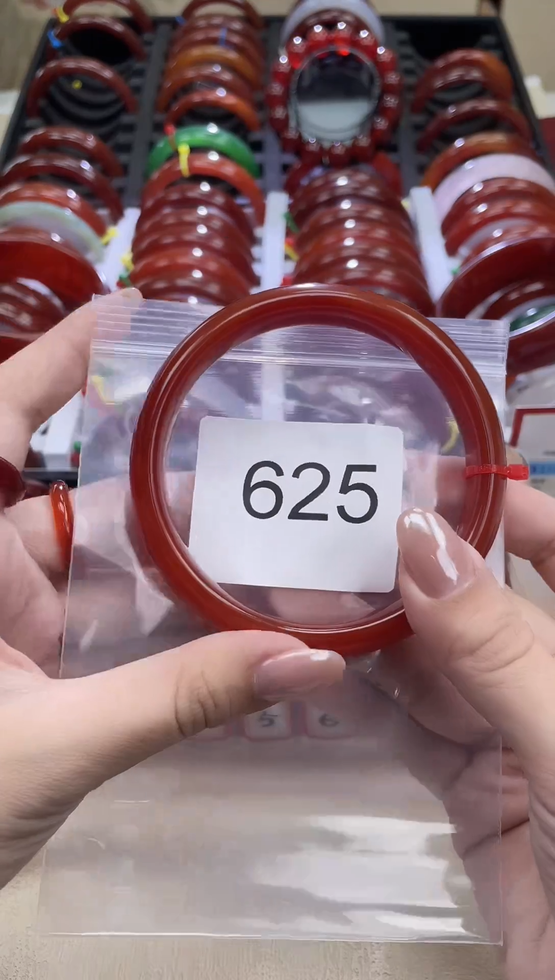 手镯玛瑙/玉髓未镶嵌68圈口*A625