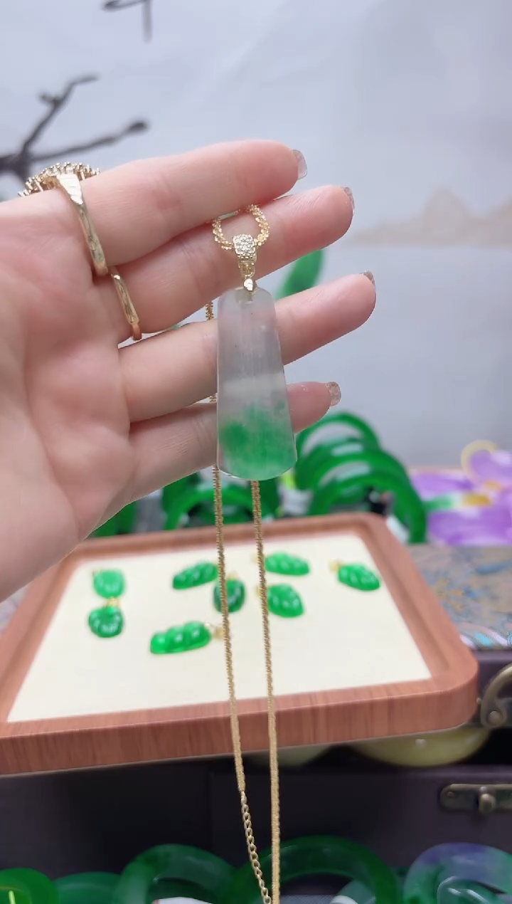 高货冰种飘绿花无事牌