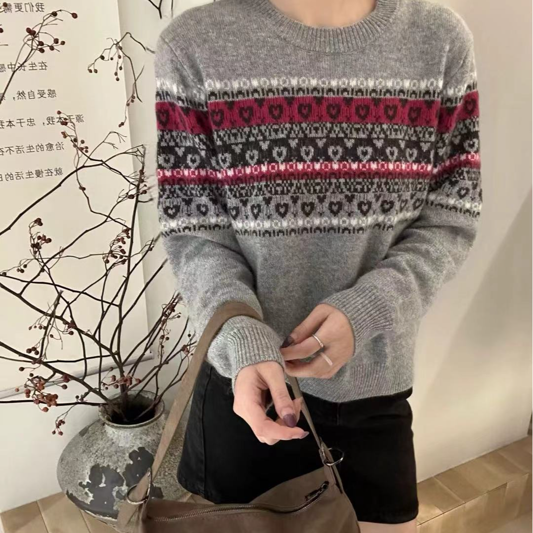 2025新款圆领撞色爱心提花百搭时尚显瘦设计感气质毛衣针织