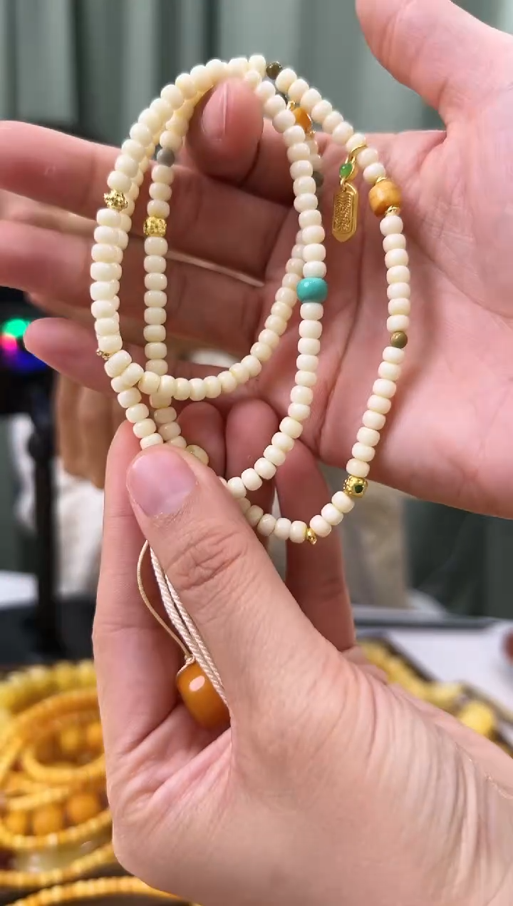 【闪购商品】琥珀手串未镶嵌蜜蜡项链多样性发其中一个