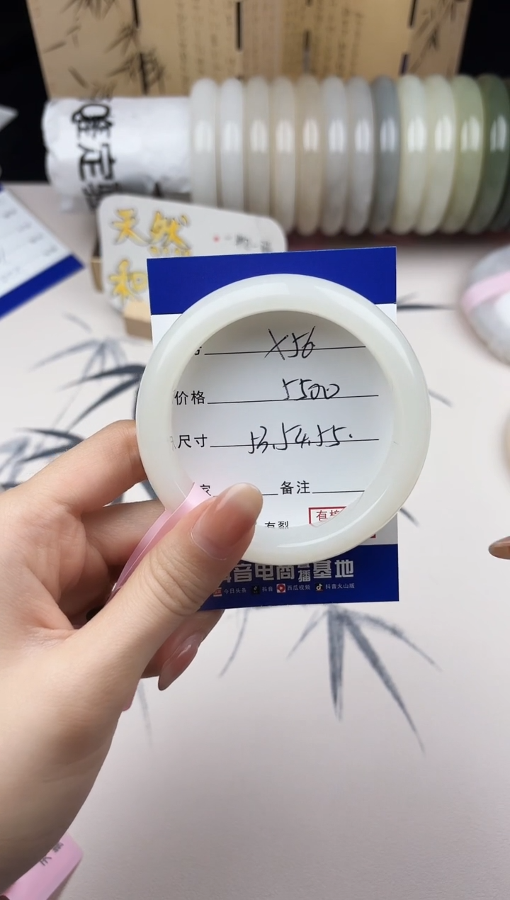 【闪购商品】和田玉手镯未镶嵌56