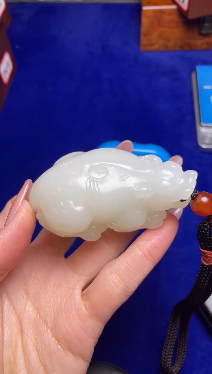 未镶嵌和田玉把件老*人和田玉