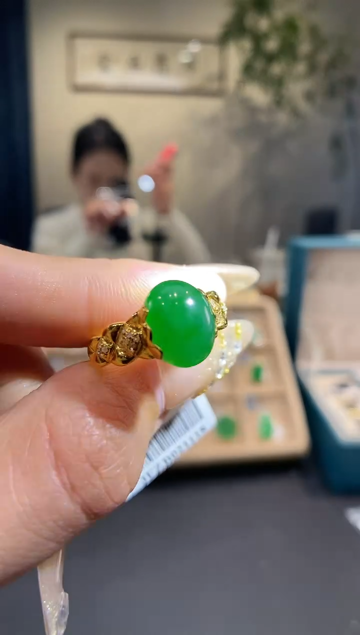 【闪购商品】翡翠吊坠(不含链)18K金镶嵌蛋面戒指