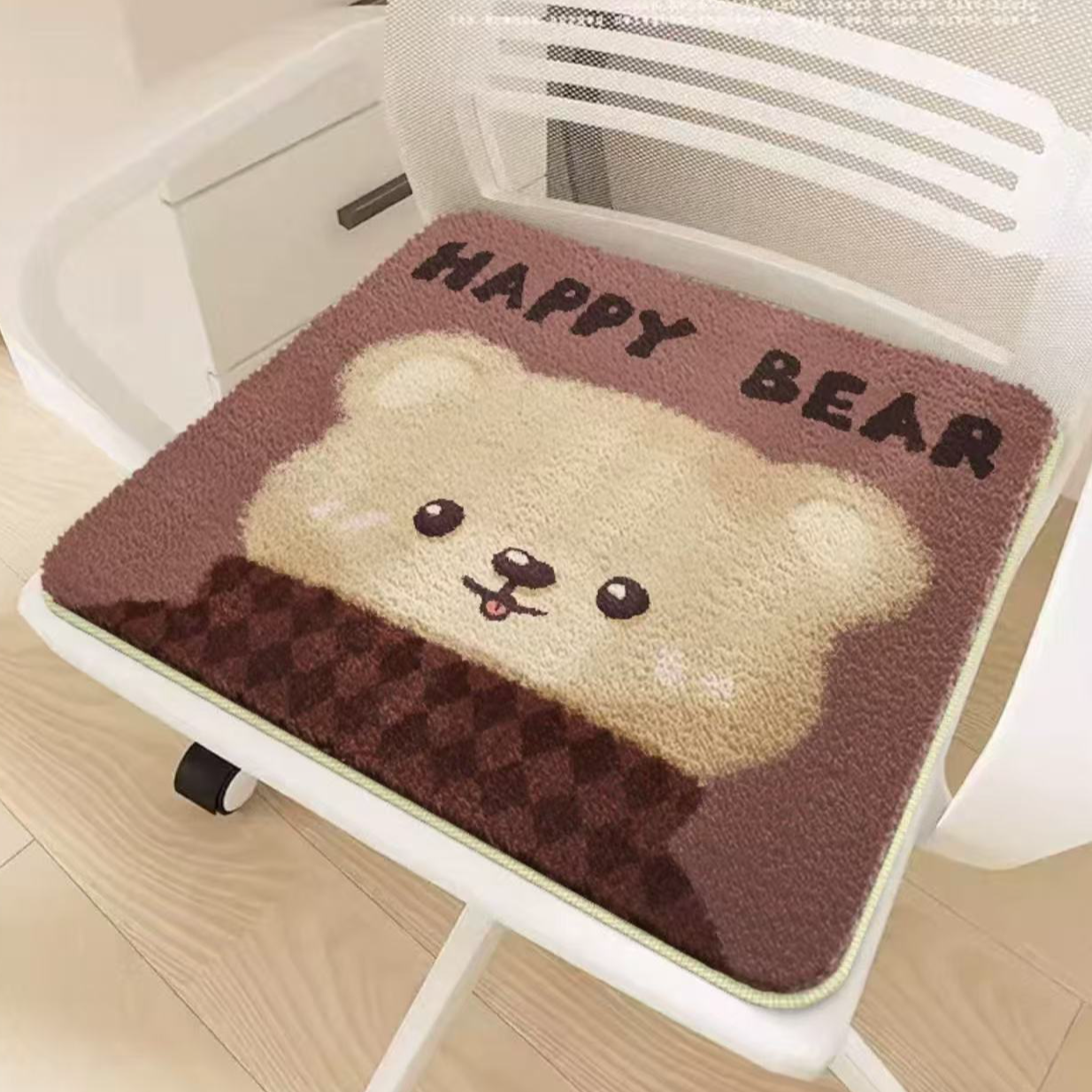 A7545*45水晶绒点塑底毛绒绒椅子垫子坐垫办公室久坐适用