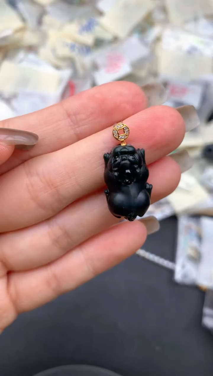 18K金镶嵌挂件翡翠一.