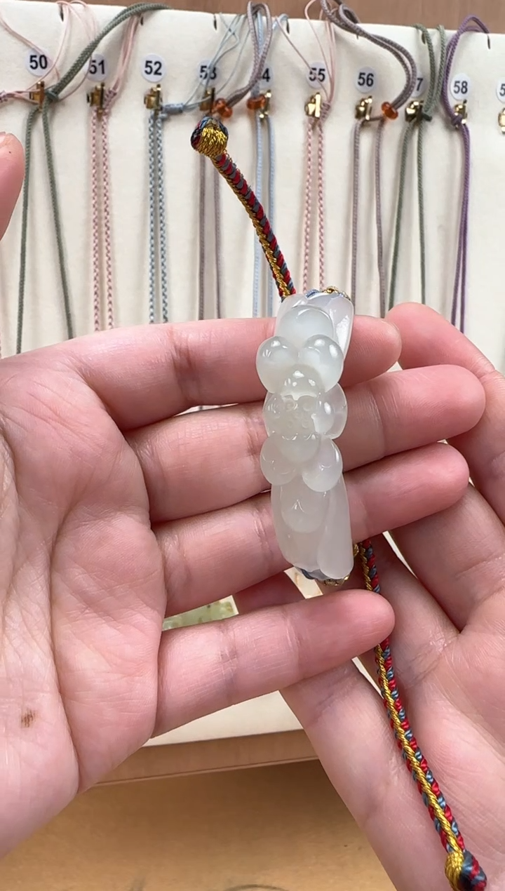 【闪购商品】和田玉手绳未镶嵌莲花手牌
