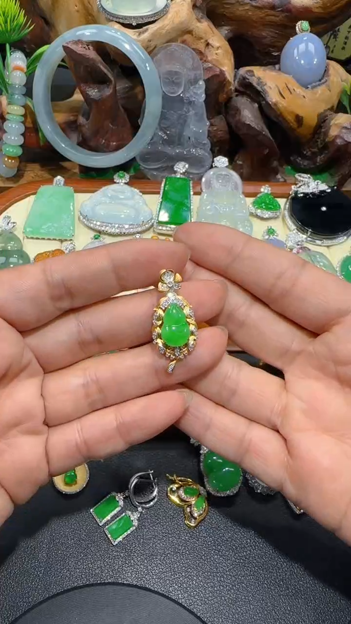 【闪购商品】翡翠吊坠(不含链)18K金镶嵌吊坠