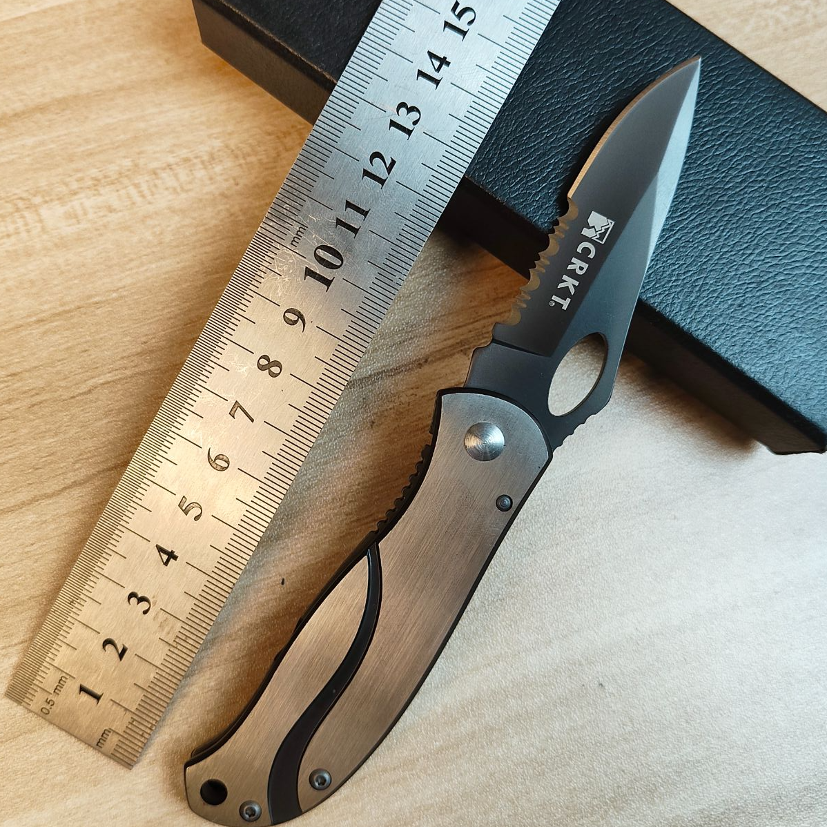 高硬度户外便携折叠小刀适合野外求生与垂钓使用