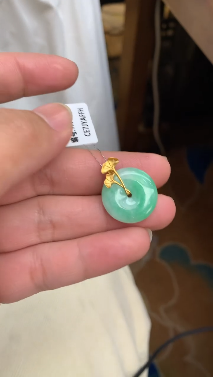 【闪购商品】翡翠颈饰18K金镶嵌平安扣
