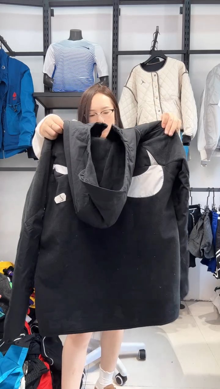 2458   编码  耐克卫衣服饰过款为准 尺码L
