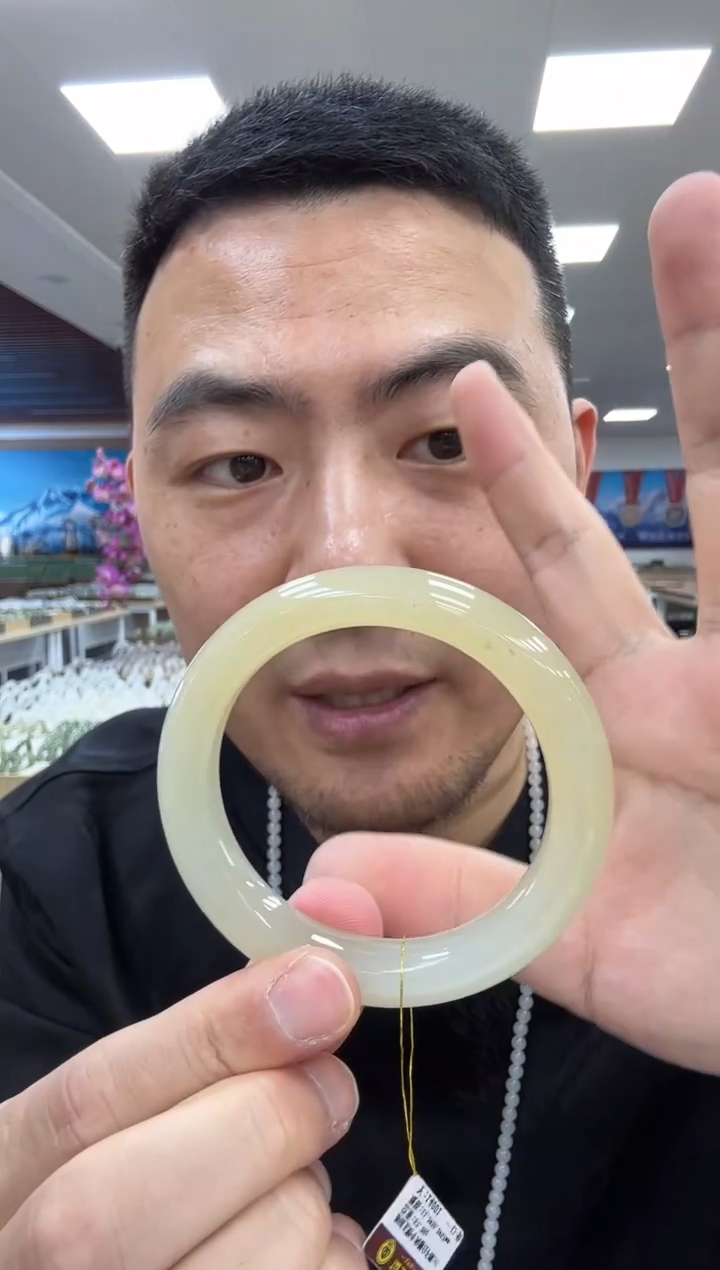未镶嵌手镯和田玉野牛沟57  125