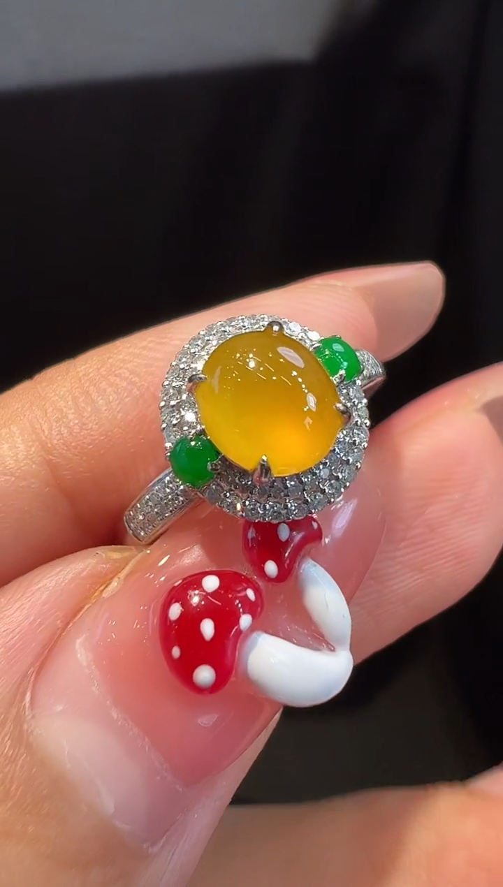 18K金镶嵌戒指翡翠戒指