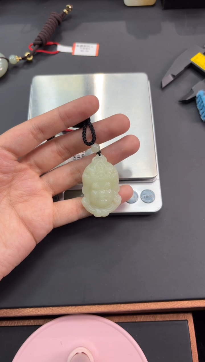 【闪购商品】和田玉吊坠(赠链)未镶嵌且末微色差迪克兰吊坠M