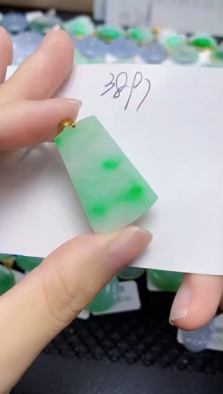 翡翠18K金镶嵌颈饰天然缅甸翡翠A货