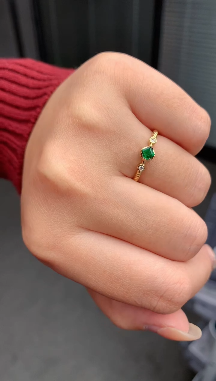 【闪购商品】祖母绿戒指18K金镶嵌16分祖母绿戒指