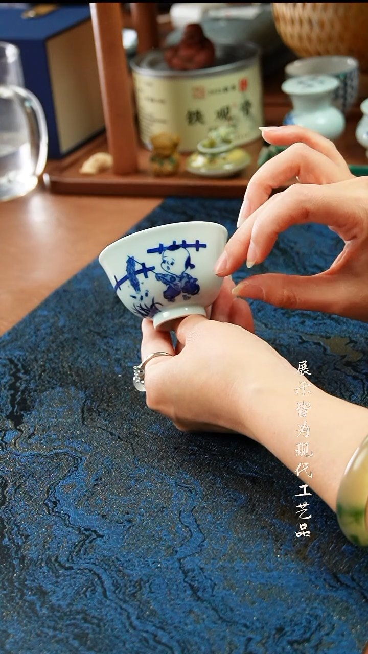 景德镇陶瓷童子杯