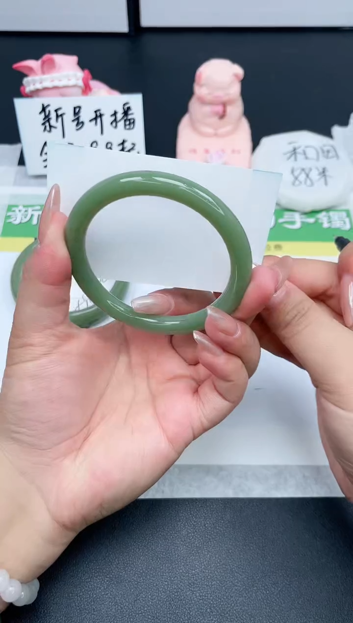 【闪购商品】石英质玉手镯未镶嵌85-58.8