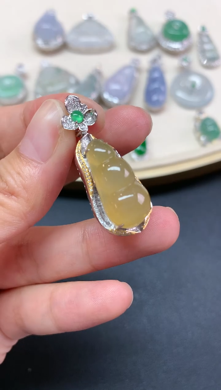 【闪购商品】翡翠吊坠(不含链)18K金镶嵌W23|9800