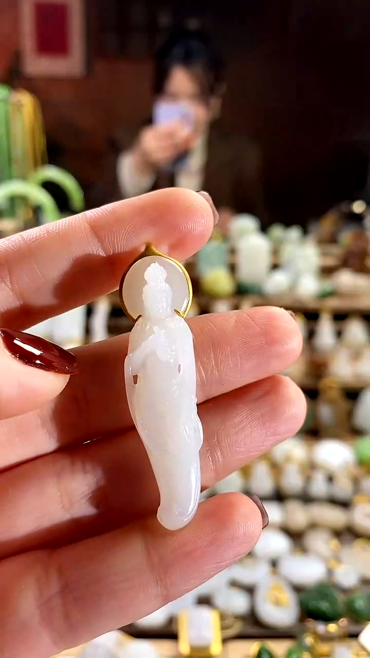 【闪购商品】和田玉吊坠18K金镶嵌。