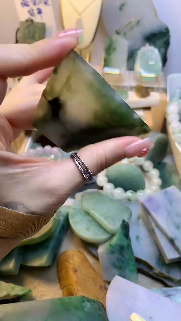 未镶嵌挂件翡翠李***李缅甸A货翡翠,没有运费险,有纹有裂