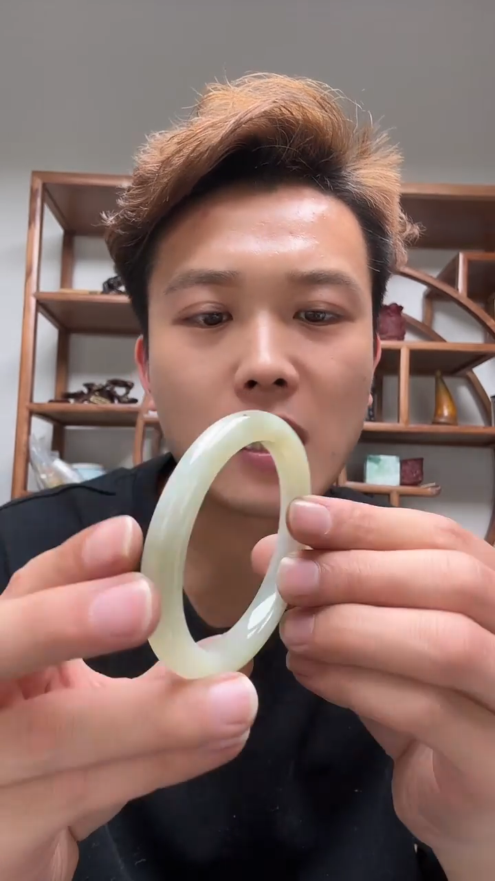 未镶嵌手镯和田玉微瑕多样性发其一P-67